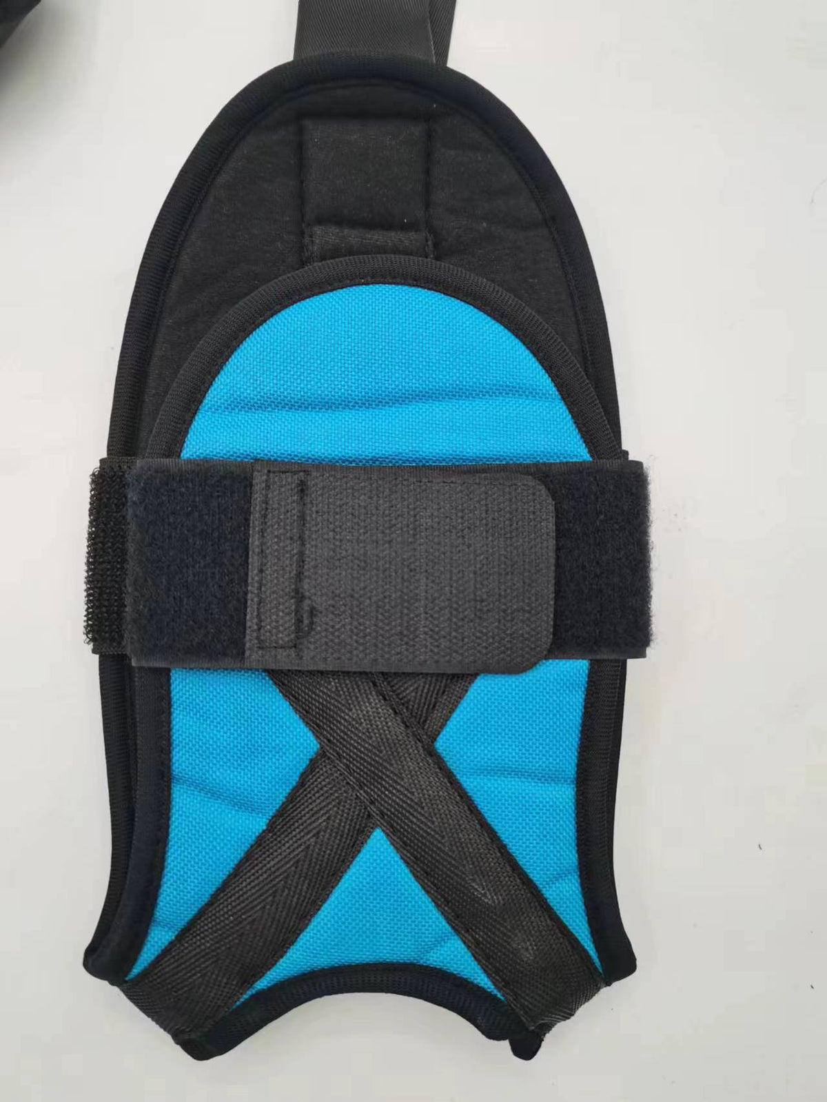 Adjustable Yoga Stretch Strap — blue strap foot cradle detail