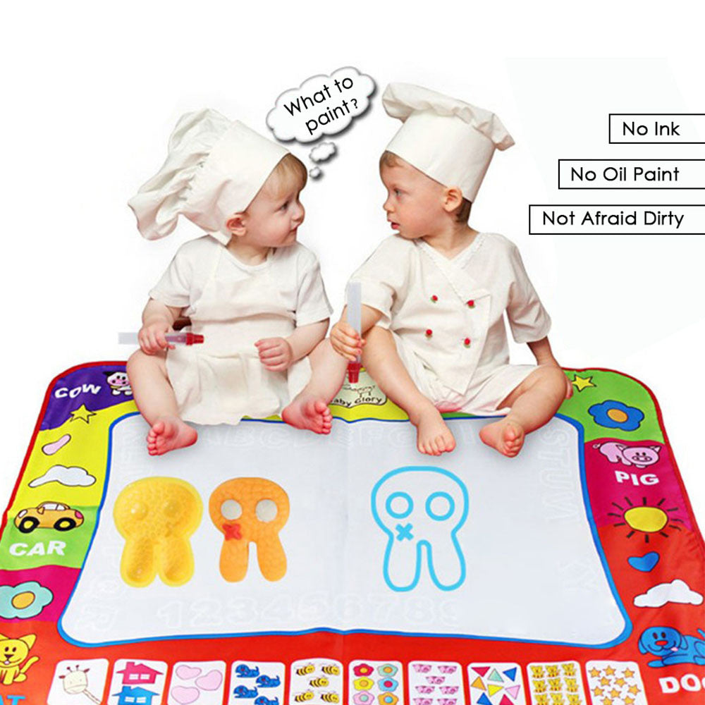 Toddlers drawing together on the water doodle mat