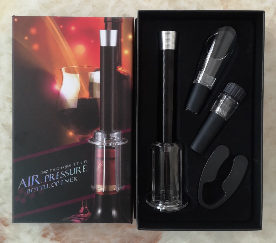 Complete wine opener set displayed with its gift box