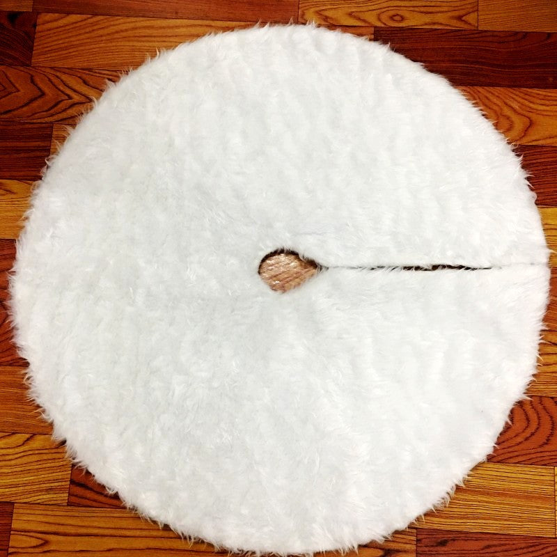 Plush Christmas Tree Skirt — skirt showing center opening and slit